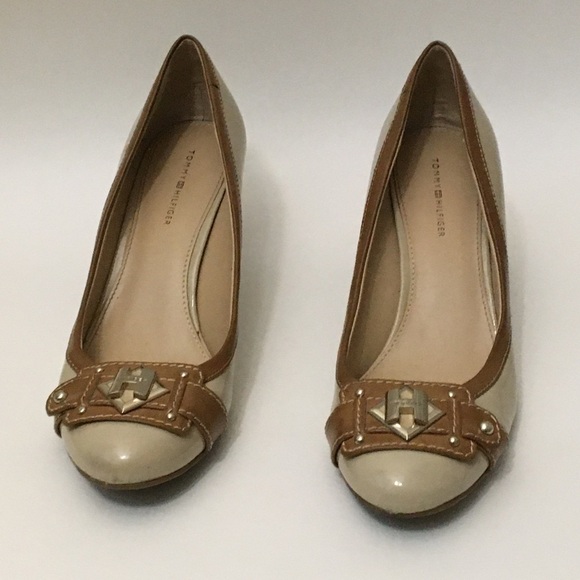 Tommy Hilfiger Twkaira Heels Logo Patent Leather Pumps Nude Monogram Buckle 8M - Picture 9 of 9